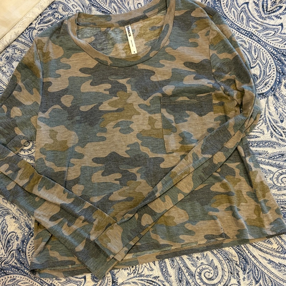 Camouflage Long Sleeve cropped Shirt